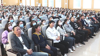 潢川高中召开毕业班家长会