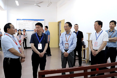 市、县领导巡视潢川县高考工作