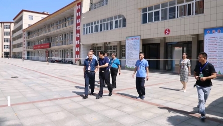 市、县领导巡视潢川县中考工作