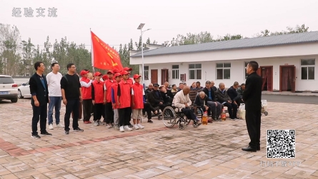 潢川县牛岗中学师生志愿者到敬老院开展慰问活动